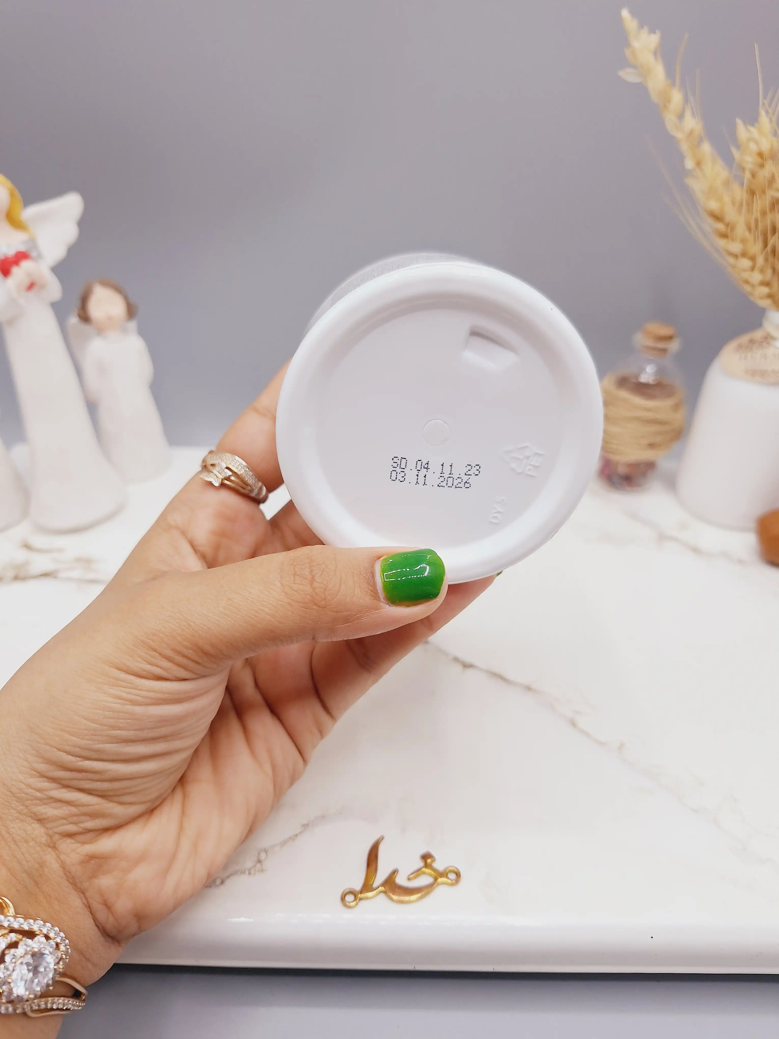 کرم صورت مرطوب کننده و تغذیه کننده پوست آووکادو سادور SADOER کد SD93900
