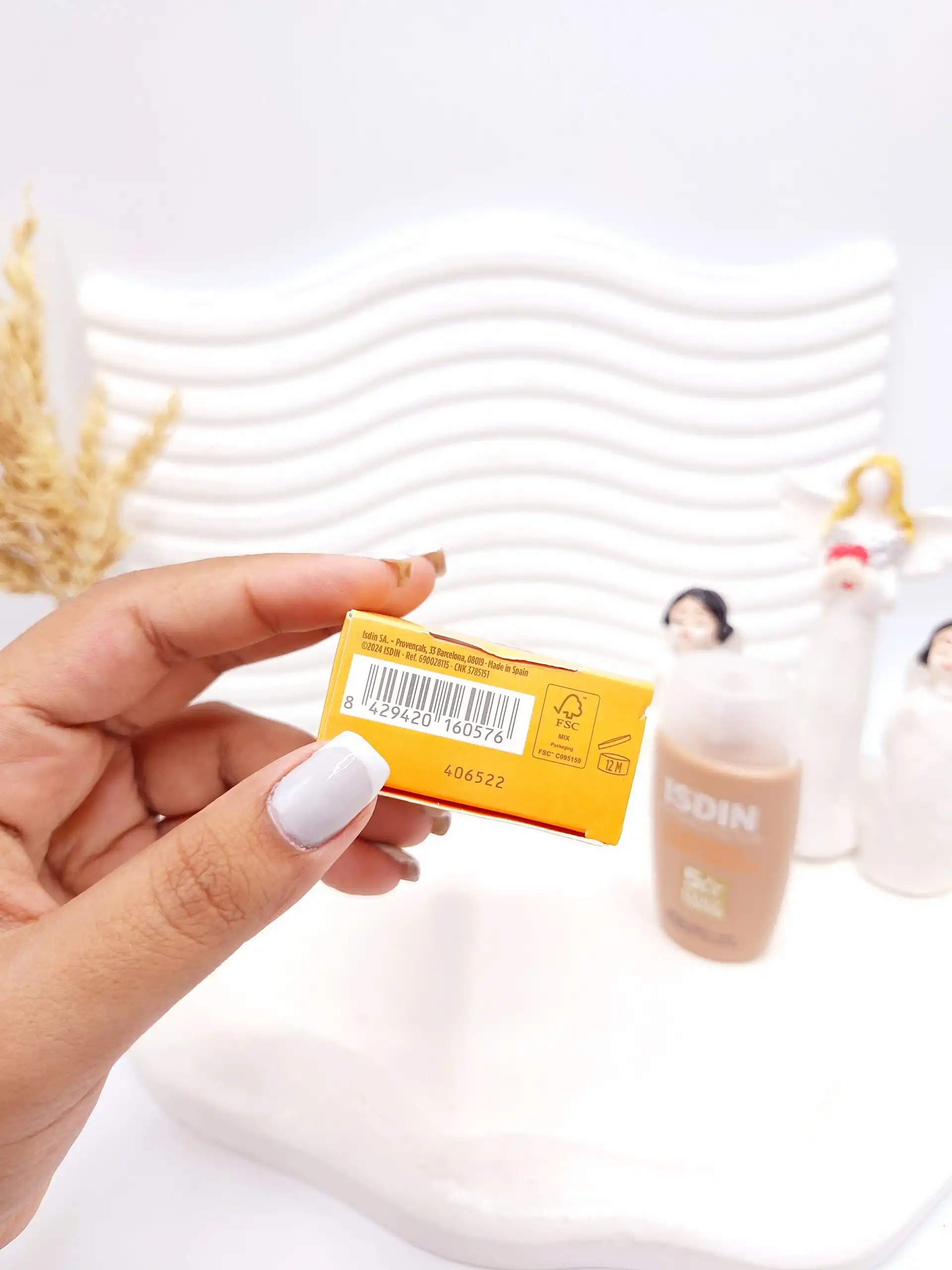 ضد آفتاب ایزدین فیوژن واتر Spf50 مسترکپی کد 0576