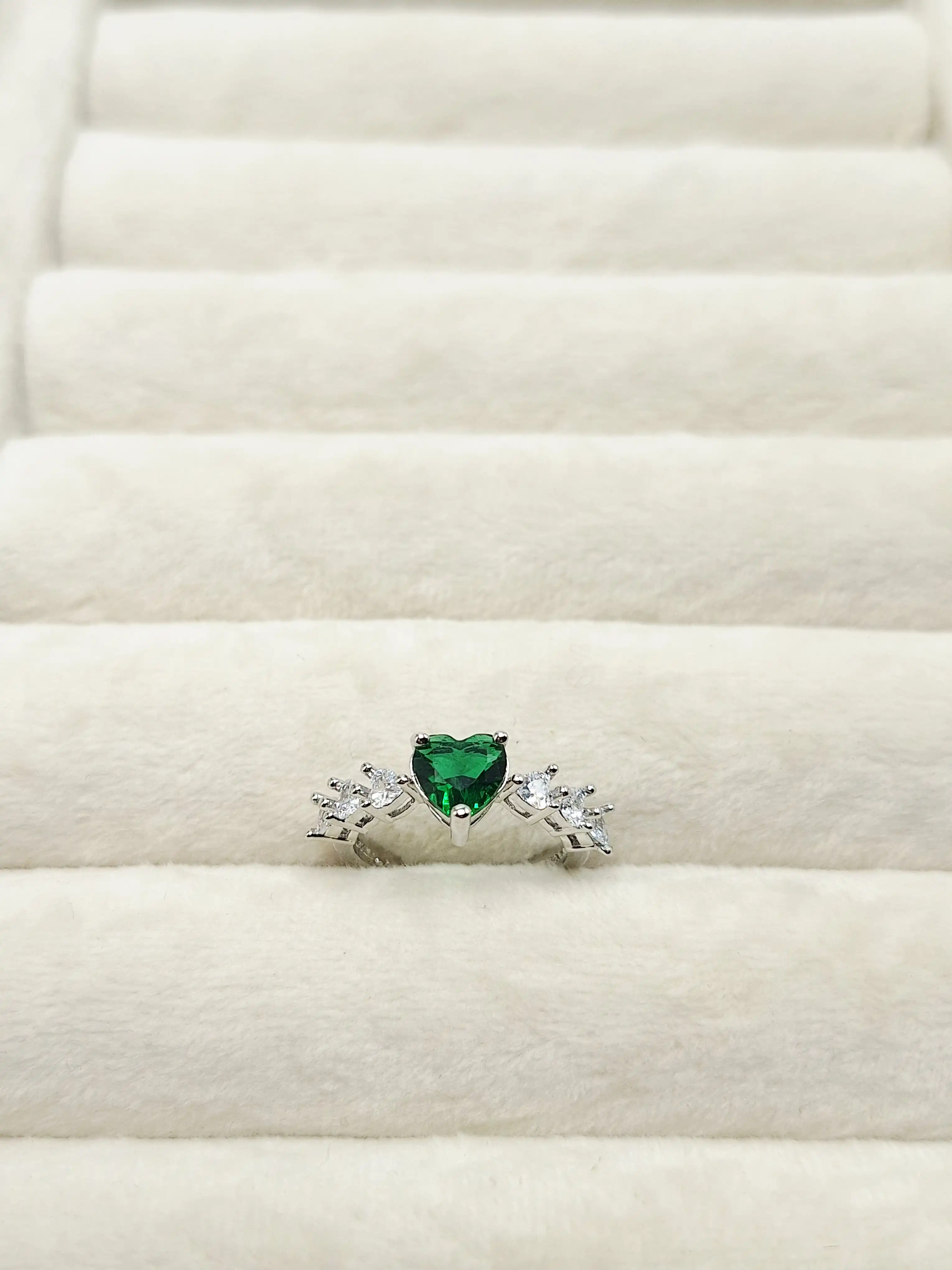 انگشتر قلب رنگ سبز نگین دار  فری سایز <قابل تنظیم>