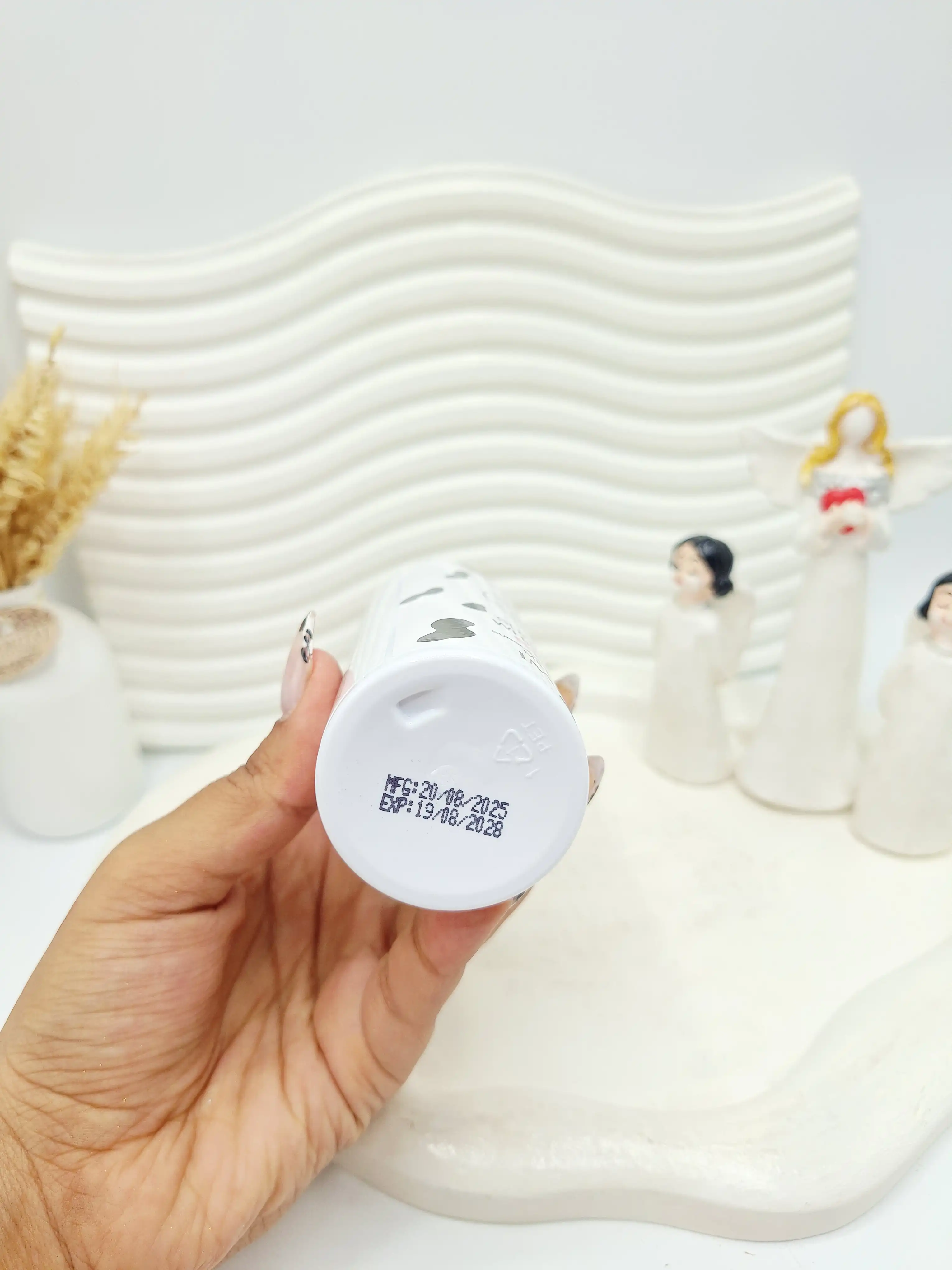 اسپری ضد آفتاب شیر گاو SPF 50 برند ایمیجیز کد 3927