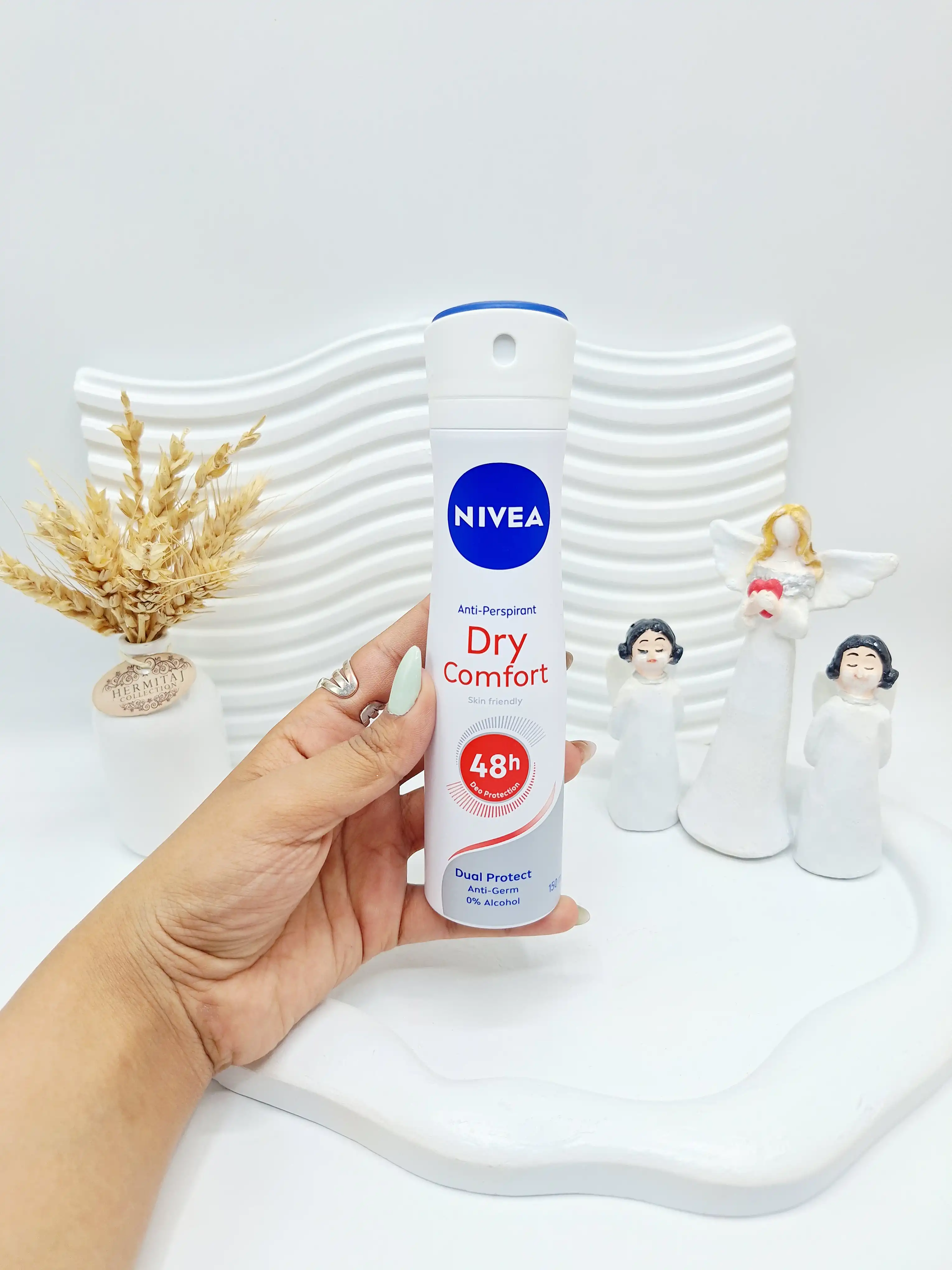 اسپری ضد تعریق زنانه مدل Dry Comfort 48h حجم  150 با ماندگاری ۴۸ ساعته کد 6033